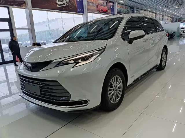 Фотография автомобиля — Toyota Sienna