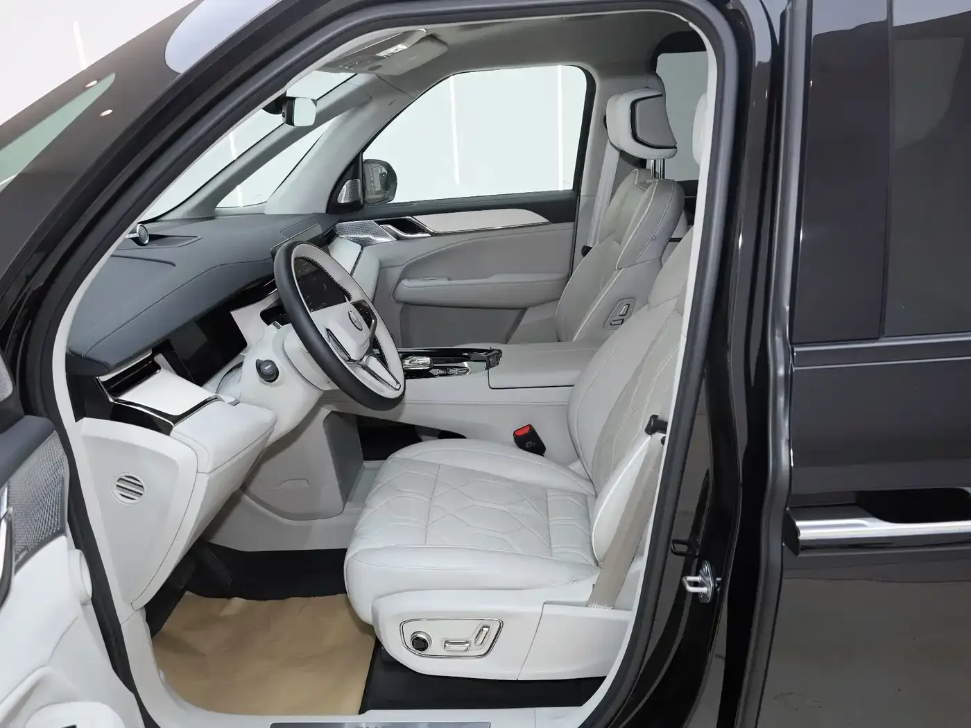Volvo Volvo EM90 2025 Ultra Six-Seater — Фото автомобиля 9