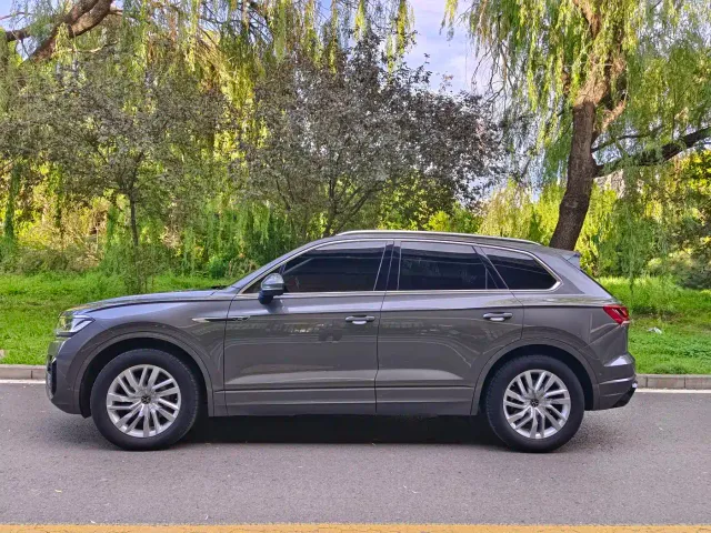 Volkswagen Touareg — Фото автомобиля 3