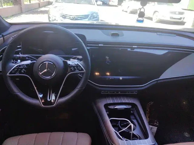 Mercedes-Benz E-Class — Фото автомобиля 12