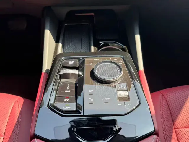 BMW i5 — Фото автомобиля 8