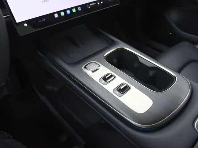 Xiaomi SU7 — Фото автомобиля 14