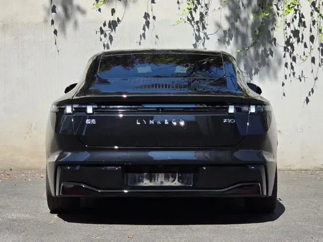 Lynk & Co Z10 — Фото автомобиля 8