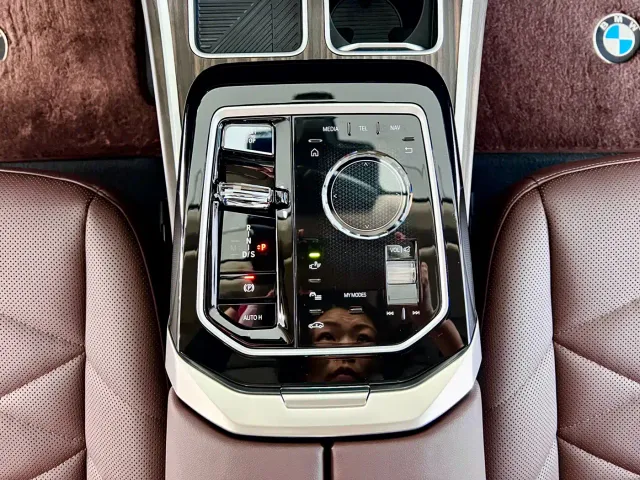 BMW 7 Series — Фото автомобиля 17