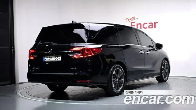Honda Odyssey — Фото автомобиля 2
