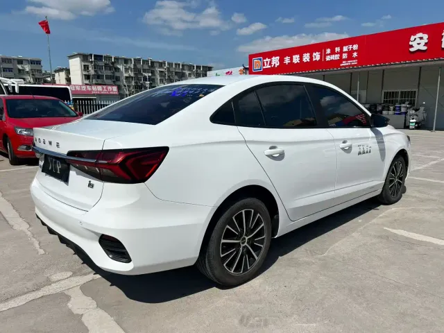 Roewe i5 — Фото автомобиля 8