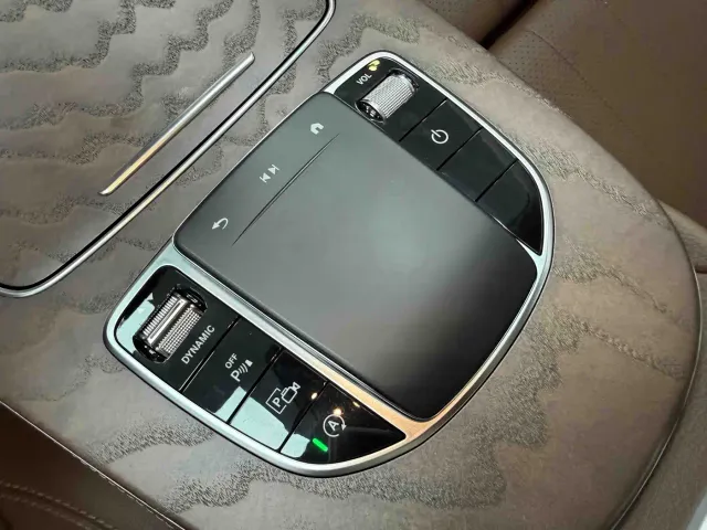 Mercedes-Benz E-Class — Фото автомобиля 8