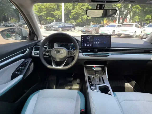 Geely Emgrand — Фото автомобиля 16