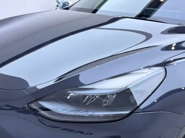 Tesla Model Y — Фото автомобиля 12