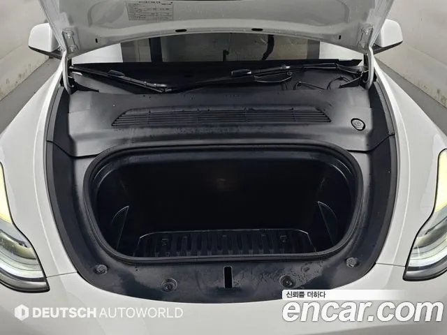 Tesla Model Y — Фото автомобиля 6