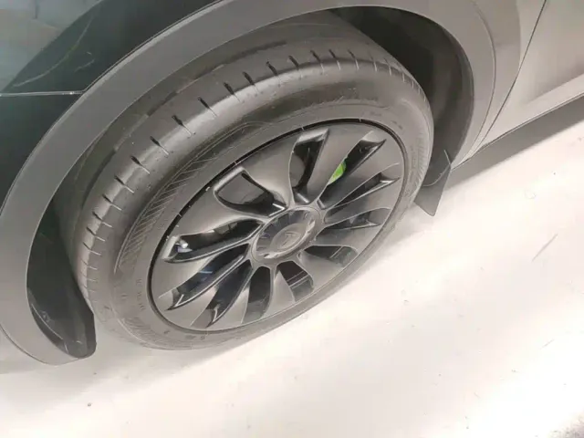 Tesla Model Y — Фото автомобиля 22