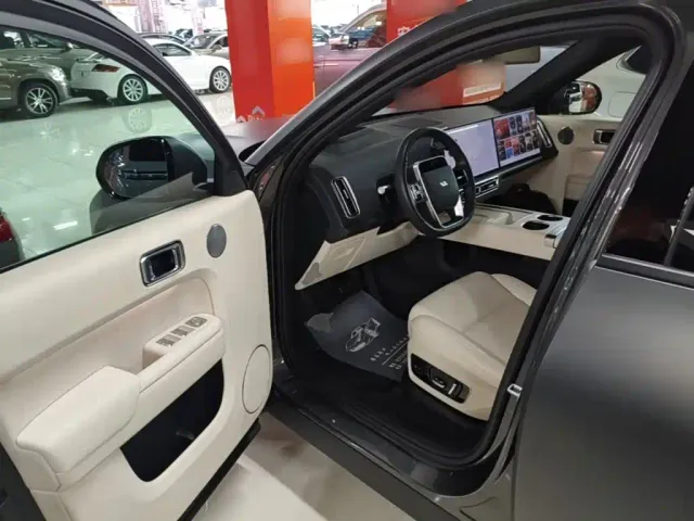 Li Auto L7 — Фото автомобиля 15