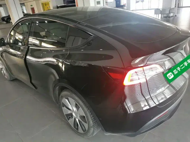 Tesla Model Y — Фото автомобиля 22