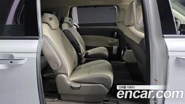 Kia Carnival Generation 4 — Фото автомобиля 11