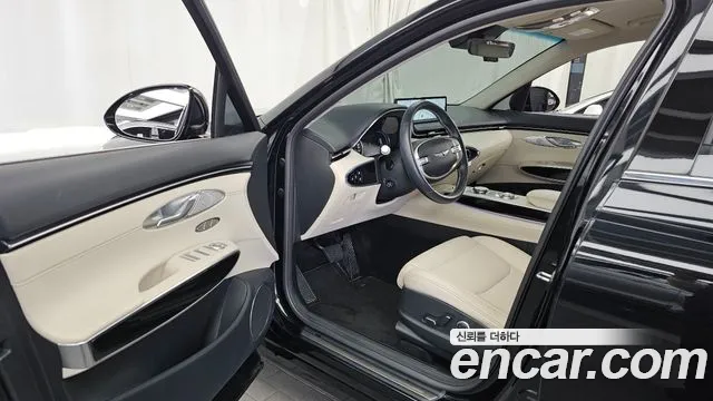 Genesis GV70 — Фото автомобиля 15