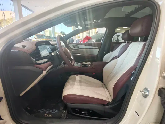 BYD Seal 07 DM-i — Фото автомобиля 9