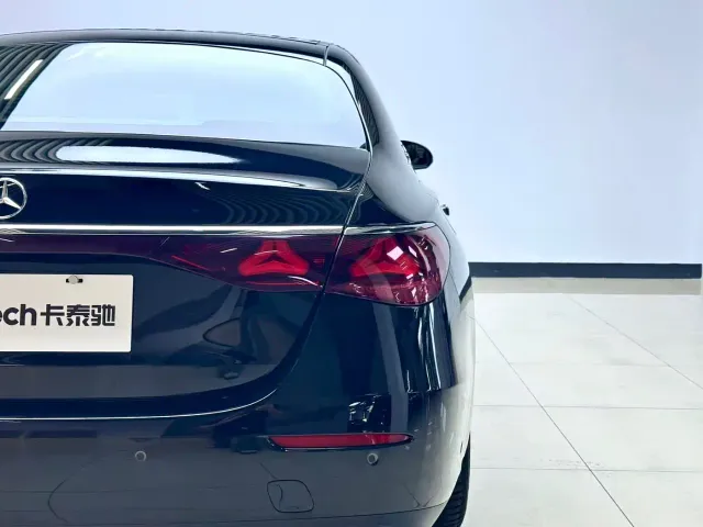 Mercedes-Benz E-Class — Фото автомобиля 8