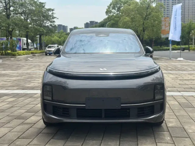 Li Auto L8 — Фото автомобиля 2
