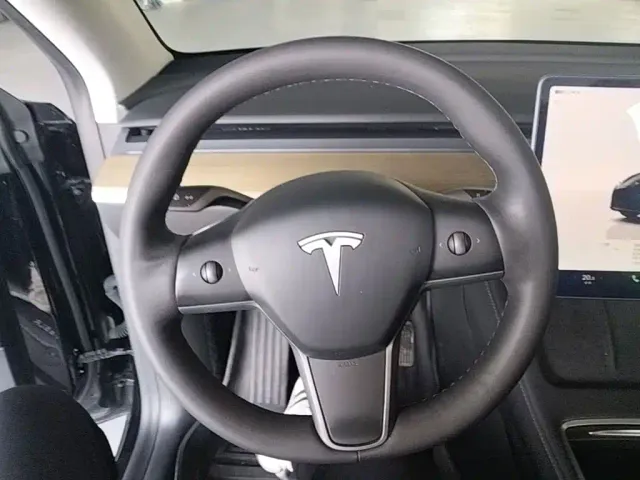Tesla Model Y — Фото автомобиля 10