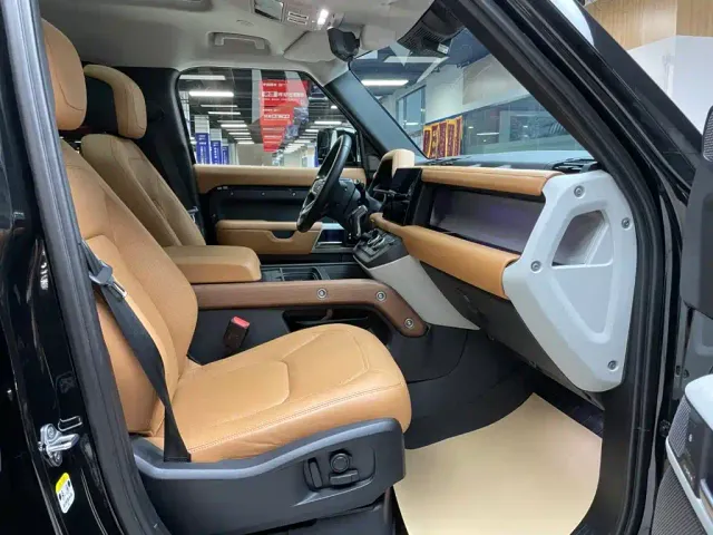 Land Rover Defender — Фото автомобиля 19