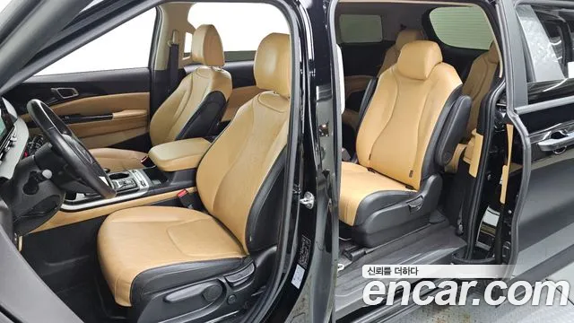 Kia Carnival Generation 4 — Фото автомобиля 16