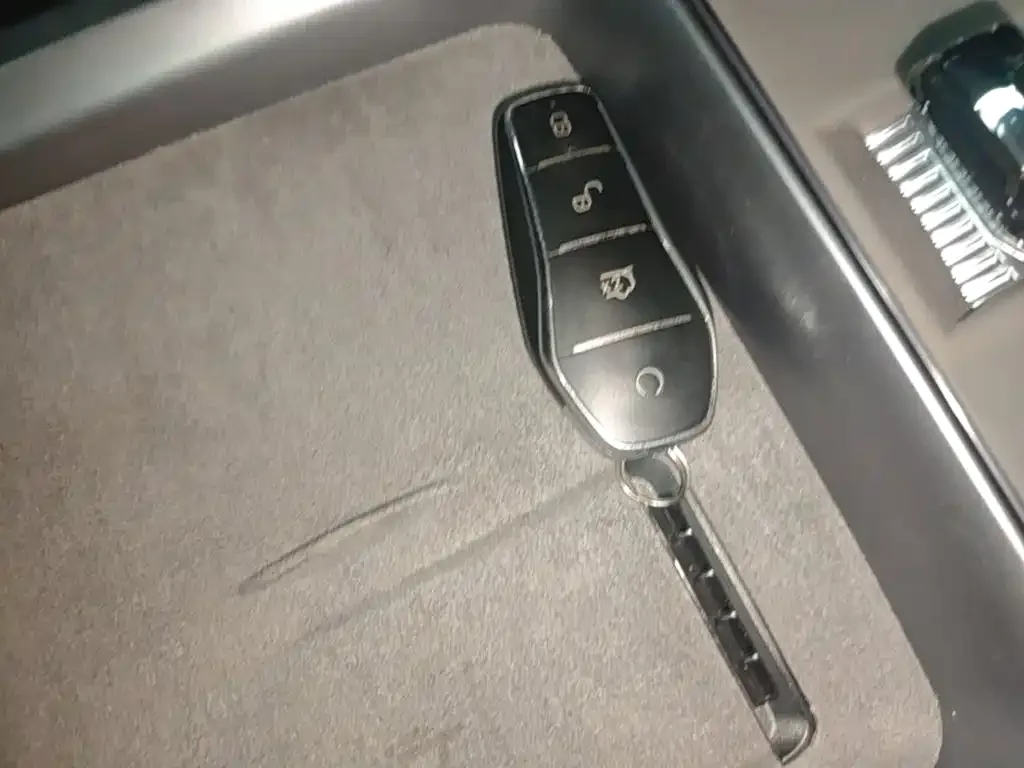 BYD Seal 2023 DM-i 1.5T 121km Flagship — Фото автомобиля 8