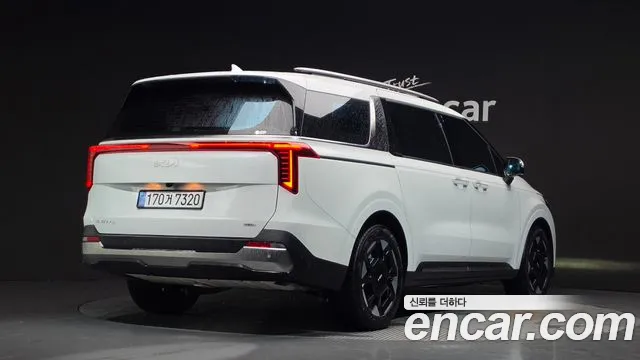 Kia Carnival — Фото автомобиля 2