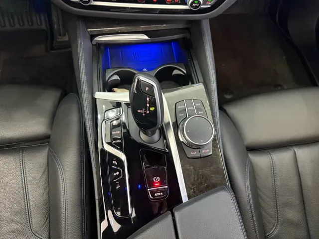 BMW 6 Series Gran Turismo — Фото автомобиля 9