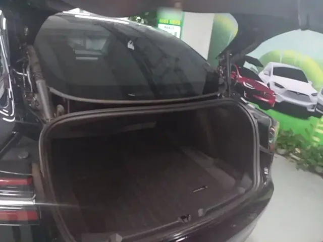 Tesla Model 3 — Фото автомобиля 18