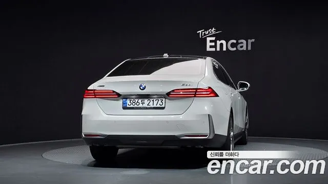 BMW 5 Series G60 — Фото автомобиля 4
