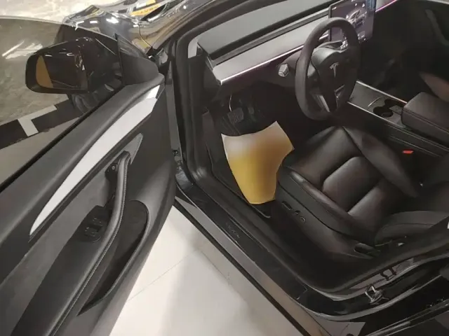 Tesla Model Y — Фото автомобиля 15