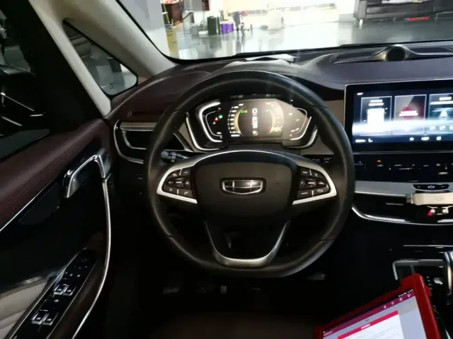 Geely Jiaji — Фото автомобиля 10