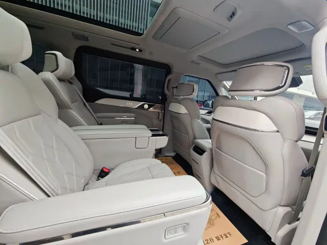 Volvo EM90 — Фото автомобиля 17