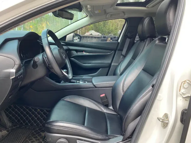 Mazda Axela — Фото автомобиля 4