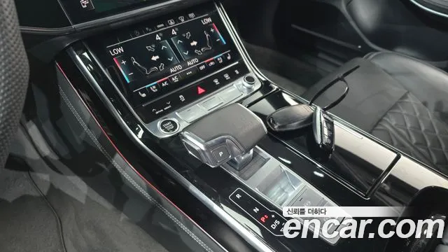 Audi A8 — Фото автомобиля 12