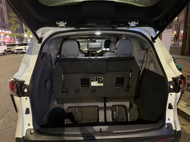 Toyota Granvia 2023 2.5L Hybrid Comfort Edition — Фото автомобиля 5