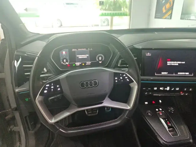 Audi Q4 e-tron — Фото автомобиля 10