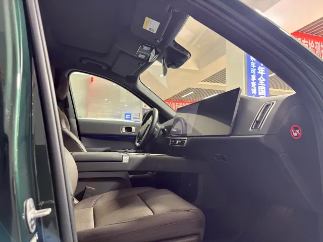 Li Auto L8 — Фото автомобиля 14
