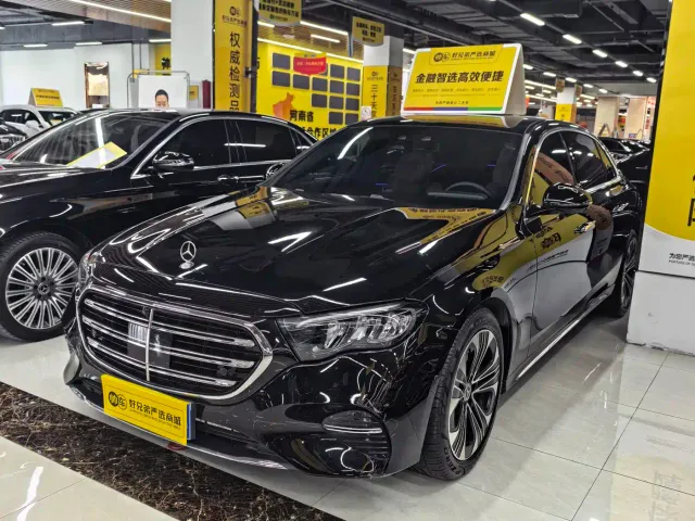 Фотография автомобиля — Mercedes-Benz E-Class