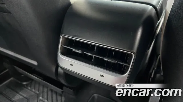 Tesla Model Y — Фото автомобиля 29
