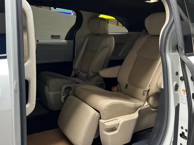 Toyota Sienna — Фото автомобиля 8