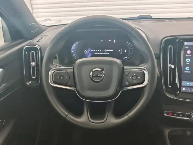 Volvo XC40 — Фото автомобиля 14