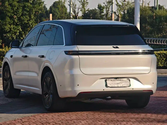 Li Auto L6 — Фото автомобиля 6