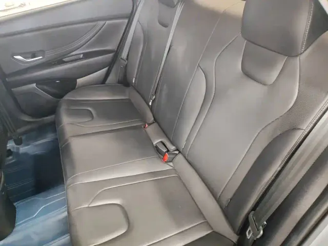 Hyundai Elantra — Фото автомобиля 16