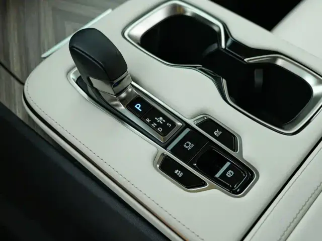 Lexus LM — Фото автомобиля 24