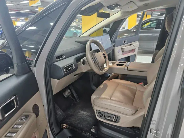 Li Auto MEGA — Фото автомобиля 18