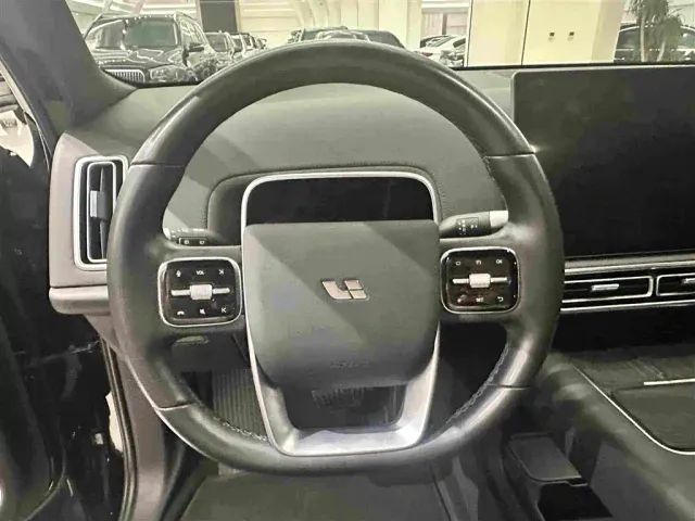 Li Auto L8 — Фото автомобиля 7