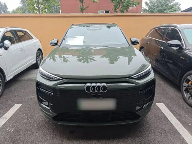 Audi Q6L e-tron — Фото автомобиля 2
