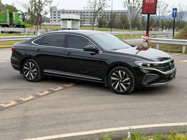 Volkswagen Passat — Фото автомобиля 5
