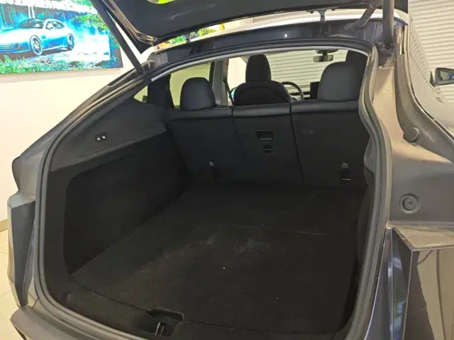 Tesla Model Y — Фото автомобиля 18